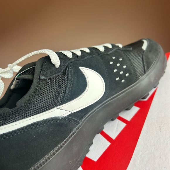 Nike Black and White Low-Top Sneakers with Mesh - Picture 3 of 7